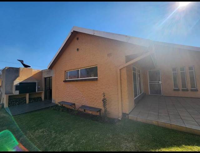 3 BEDROOM HOUSE FOR SALE IN GREENHILLS